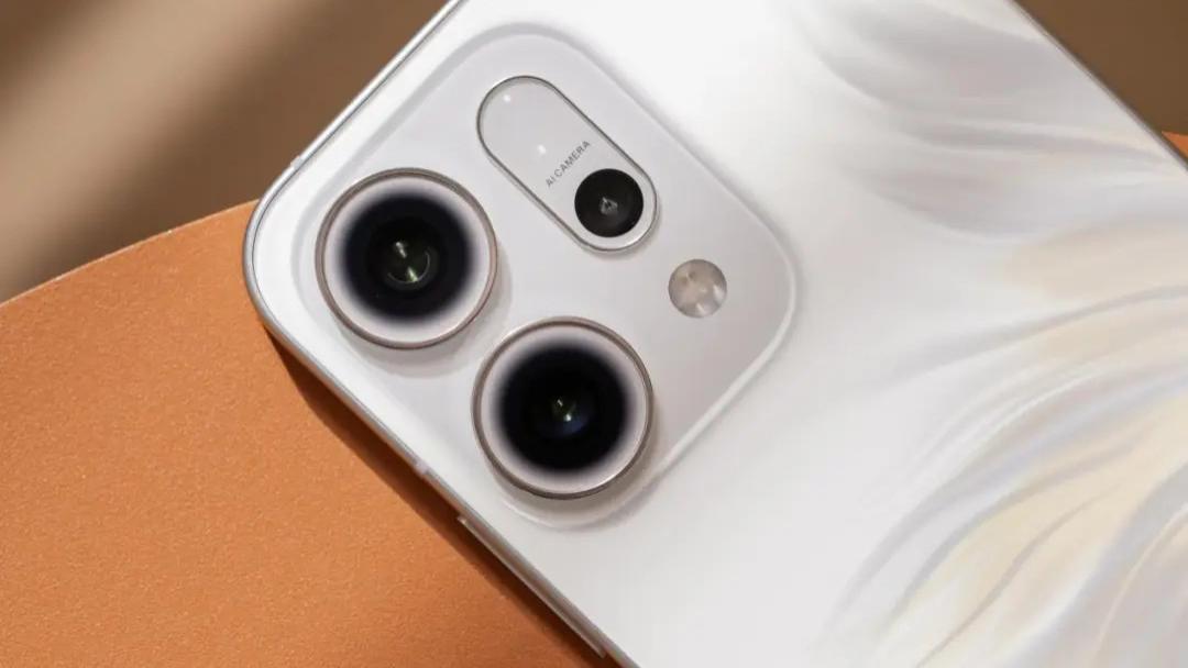 告别大圆镜组？秋季新旗舰集体换新外观