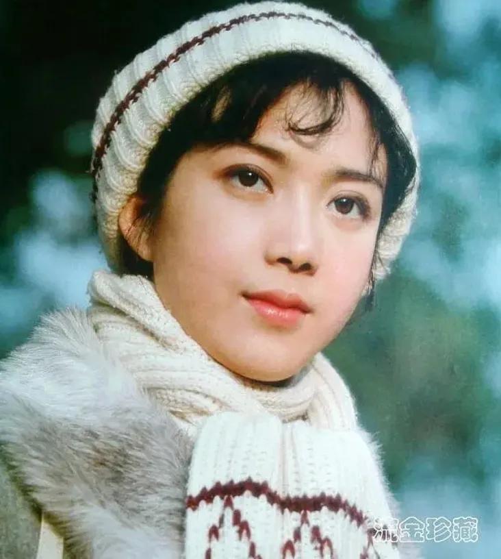 她因流氓案“逃往”美国,39年后,郭德纲说的话终于应验