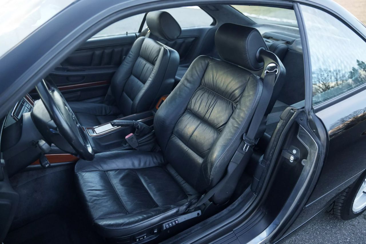 有人花6.1万美元把这辆1995年的手动版宝马850CSi“偷”回家