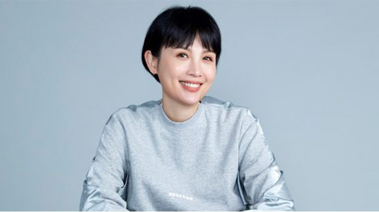 42岁女星“母子恋”疑遇杀猪盘，21岁男友私会前任后宣布分手