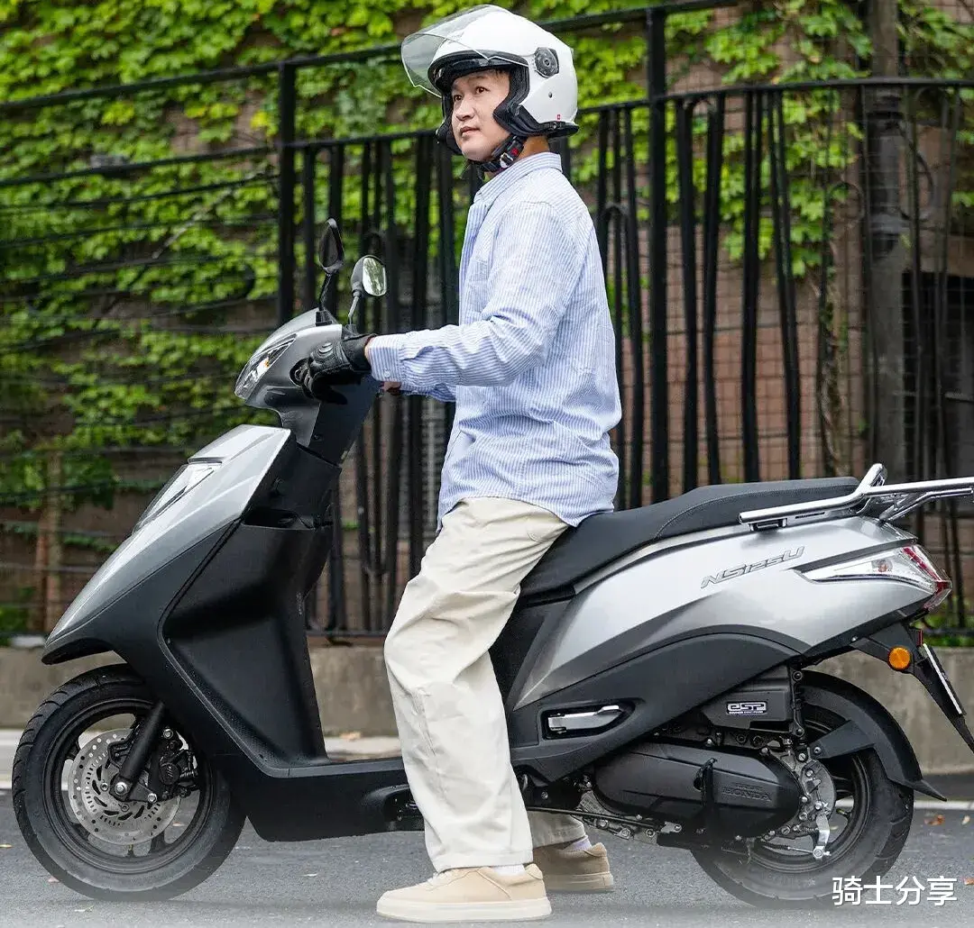 本田系又一款踏板车亮相，搭载esp引擎，售价不会太贵！