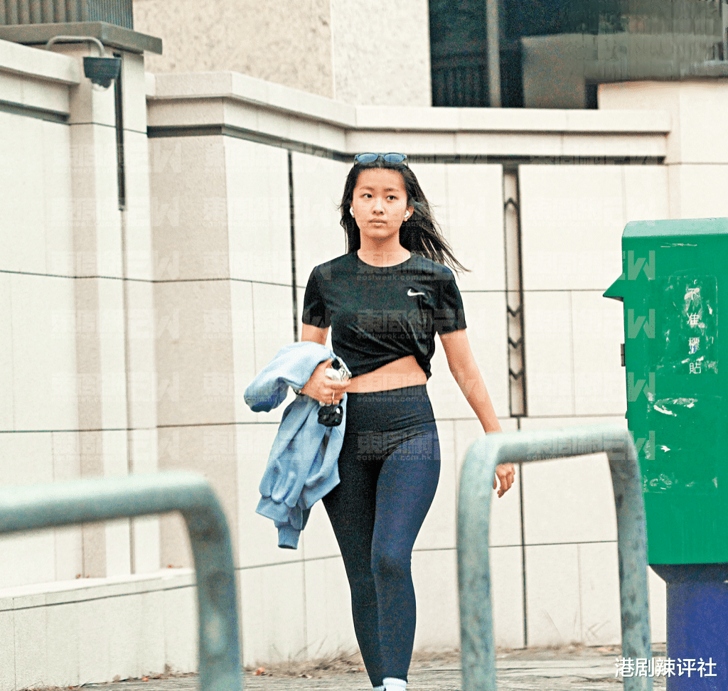 又一星二代高调出道,3段恋情被揭秘,获天王父亲力谷做新人王