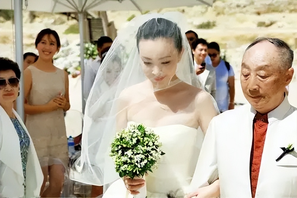 曾是最美央视才女,甩掉孙红雷嫁给张嘉益,37岁再嫁富豪成赢家?