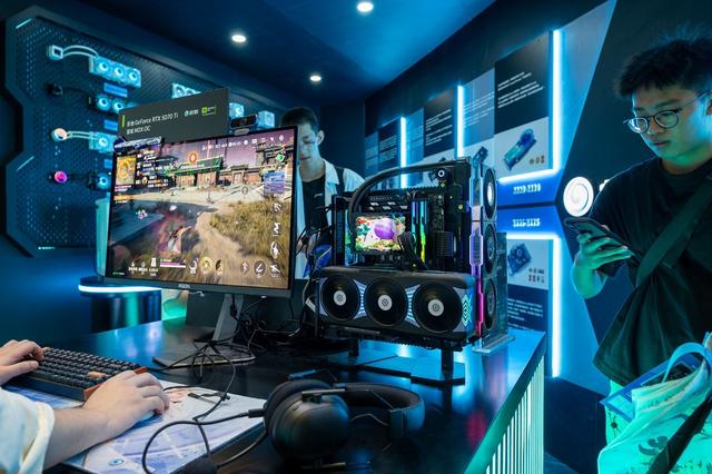 影驰BW2025:从显卡编年史到AI未来,科技×二次元梦幻联动