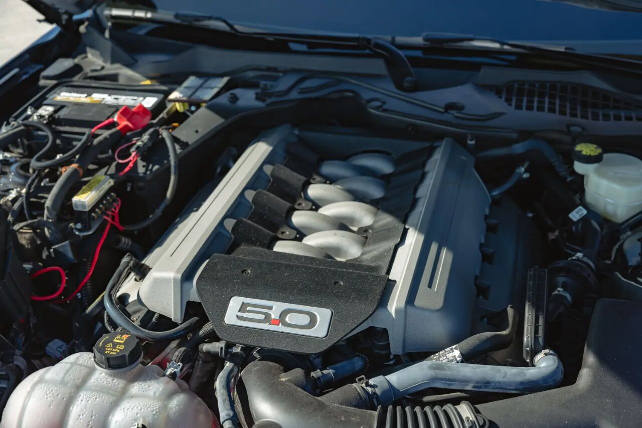 从银幕反派到收藏圣物，电影《变形金刚》里的福特野马霸天虎警车想要吗？