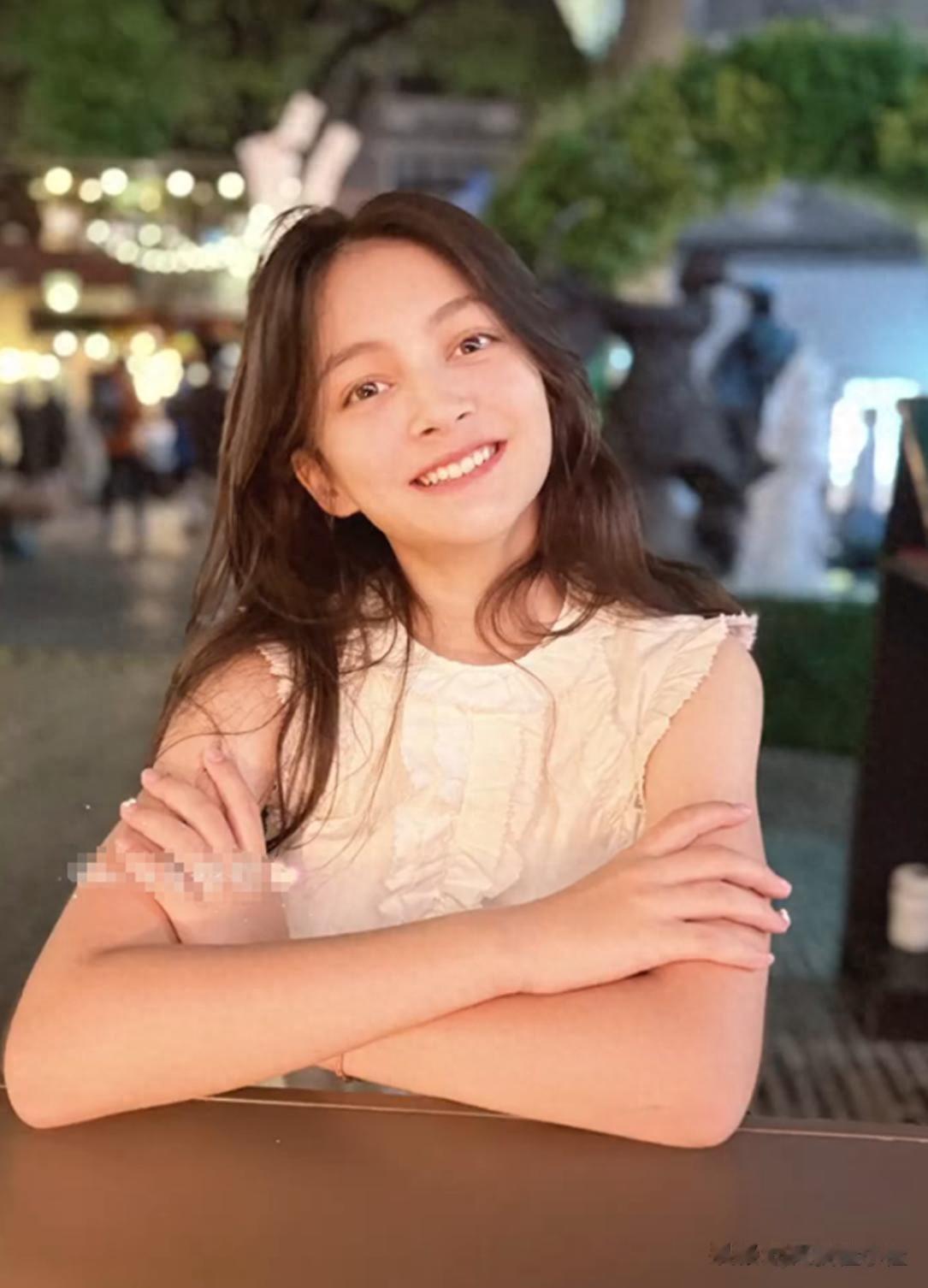 马雅舒女儿12岁生日，米雅大眼睛像爸爸，五官巨美漂亮的让人羡慕