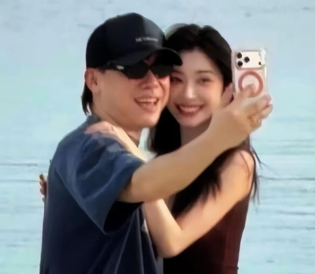 又一恋情瓜？热搜爆了，看到女方情史后，才清楚她活得很清醒