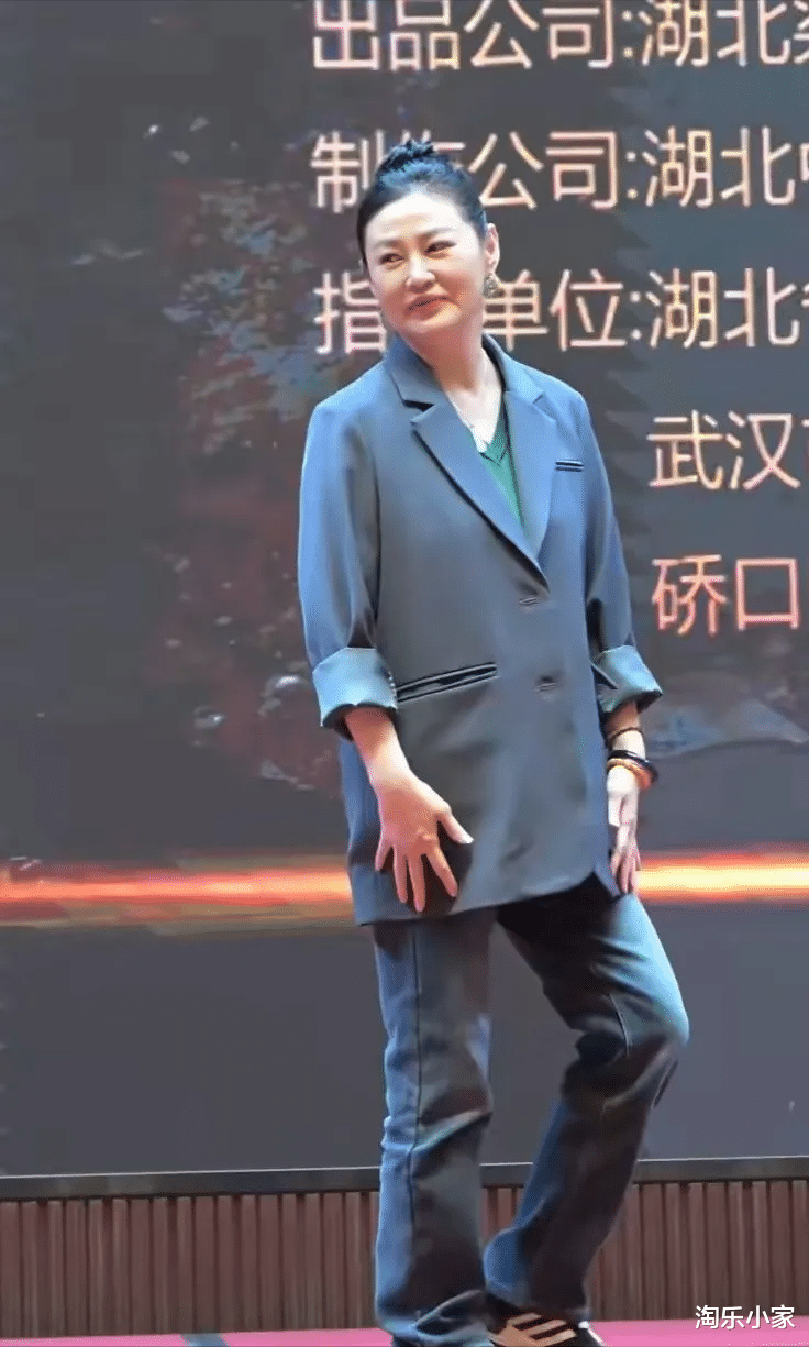 55岁王思懿素颜现身引热议:从“潘金莲”到自然老去的真实蜕变