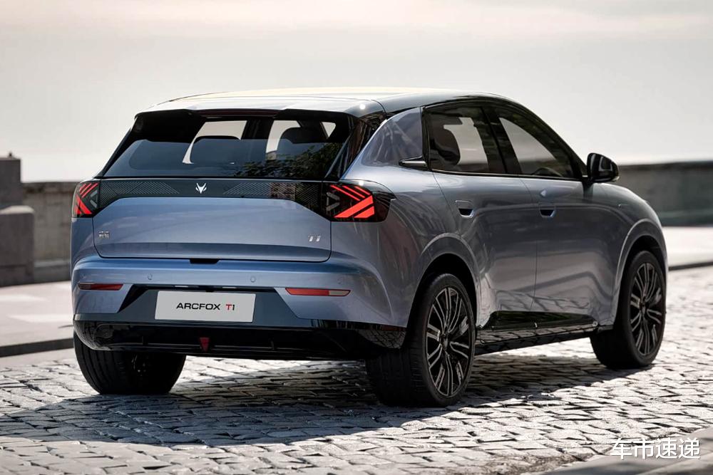 又一“黑马”车型诞生?极狐T1,上市当月销量10096台