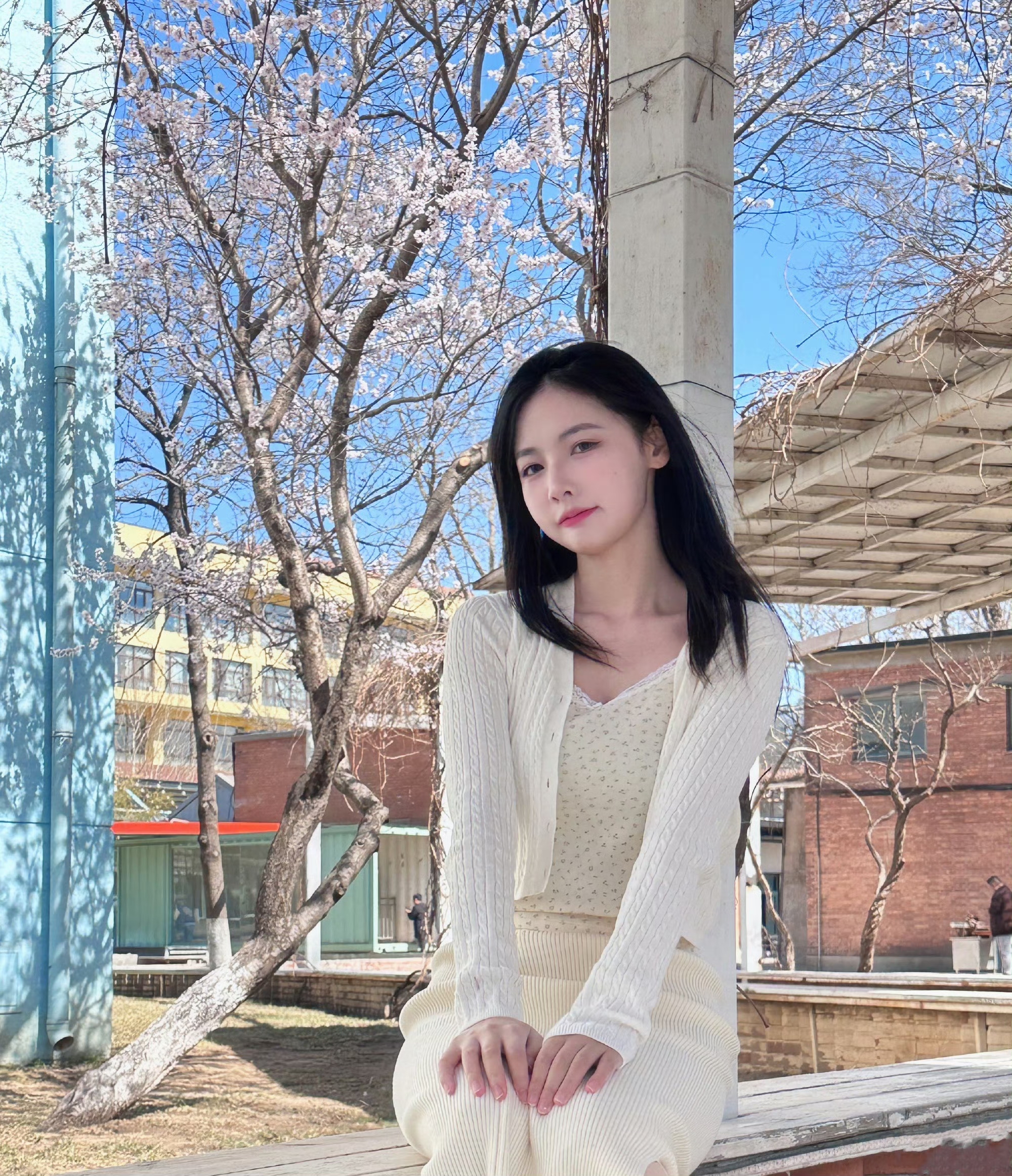 赵粤，浅色裙装，柔美的少女穿搭 ???