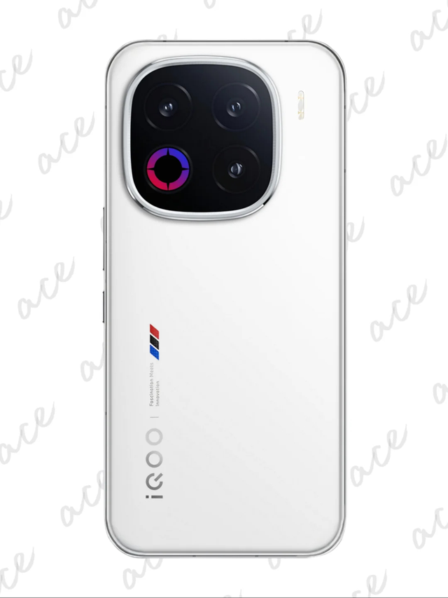 不出意外，即將登場的這頂配直屏，又是對著小米來的