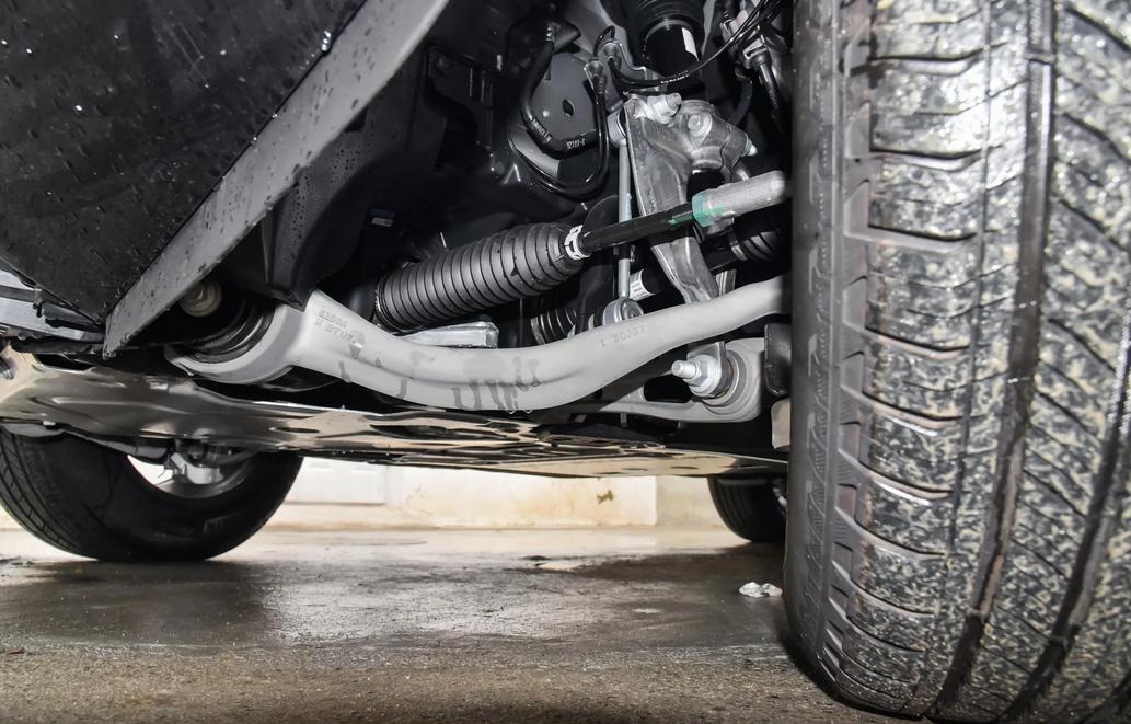 越野能力出色，追求个性用户可以考虑，深度体验路虎卫士90