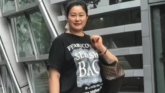 年轻时倾国倾城，如今却胖成“土肥圆”，超模于娜真的好可惜