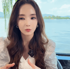 韩彩英中国带货态度敷衍，面部僵硬眼睛快睁不开，满屏吐槽和抵制