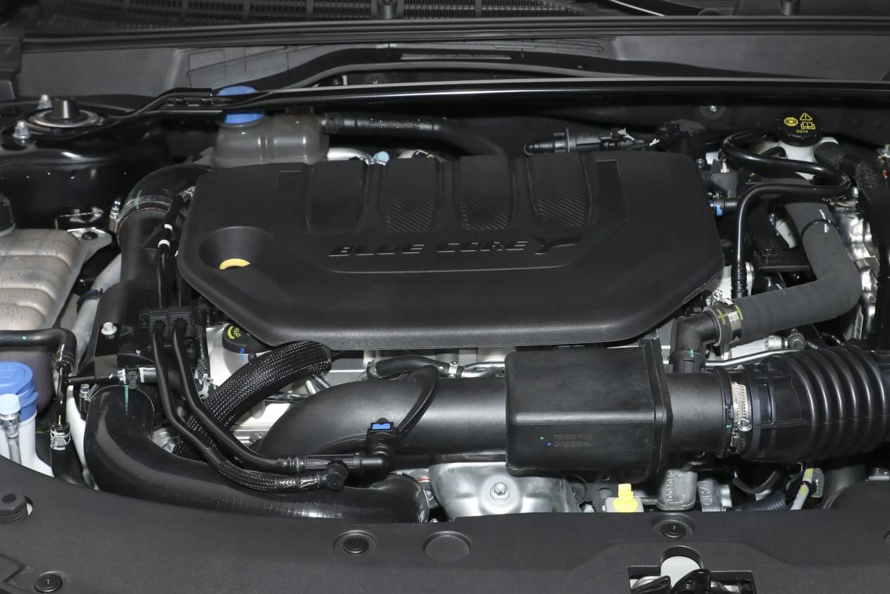 长安又一\爆款\！至高下调2.5万，溜背轿跑+电动尾翼，6.3秒破百