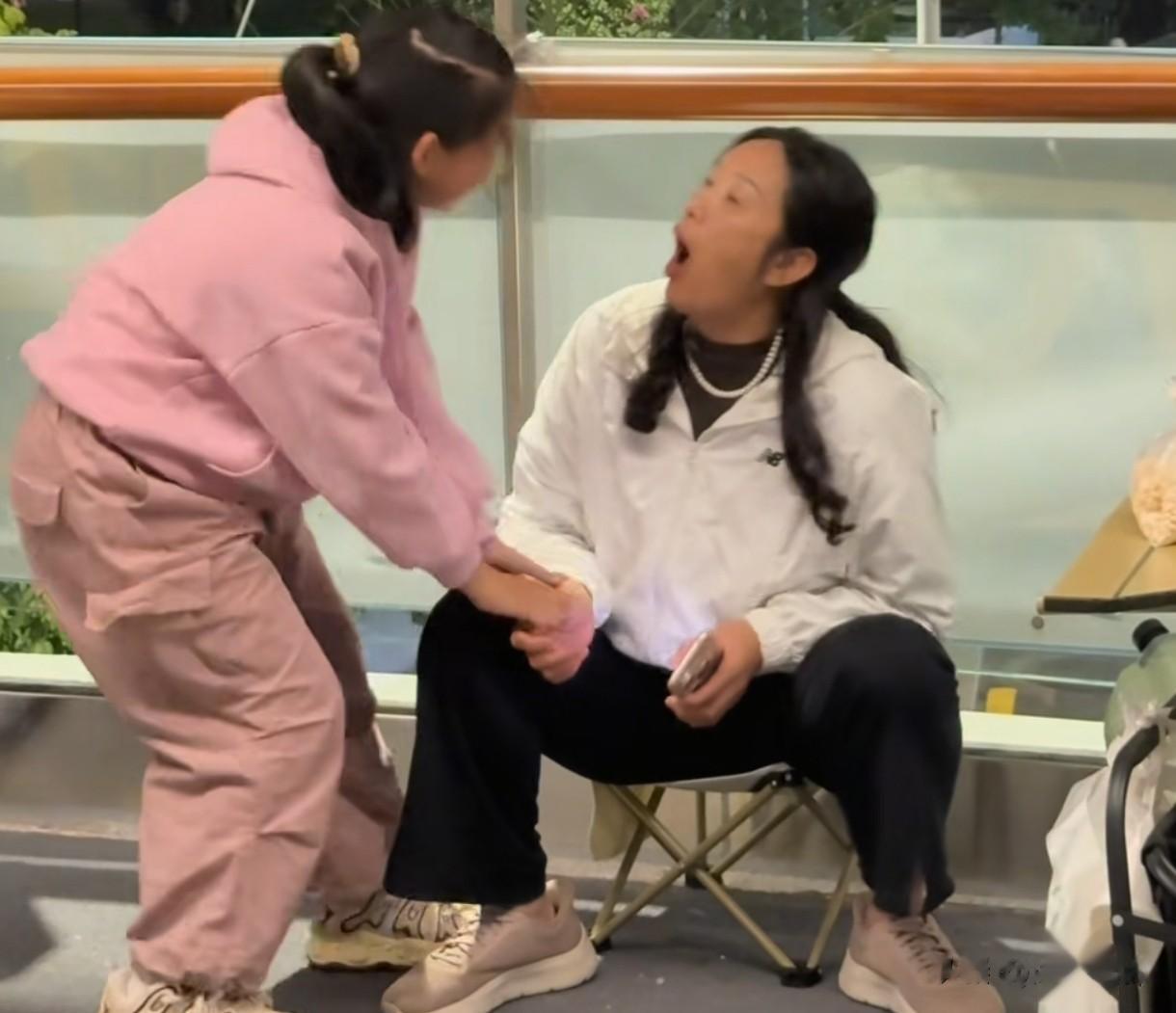 谢浩男老同学发声 许健华只喜欢做一件事 谢爸一句话避嫌 海军妈报喜