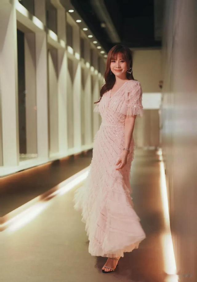 2011香港小姐冠军.朱晨丽