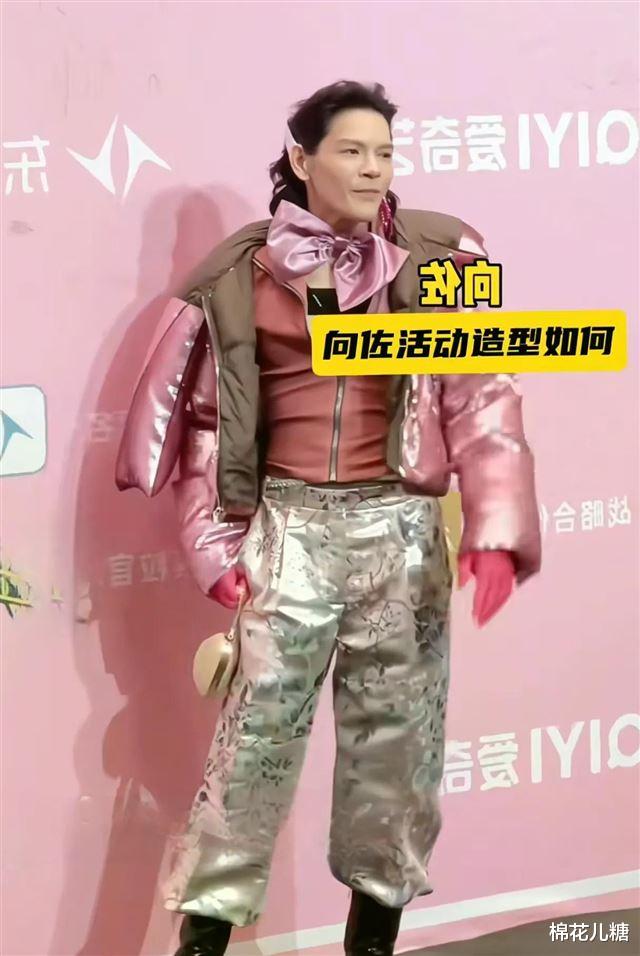 权志龙把向佐带上道，自己却换了赛道，只需微略打扮，又帅回来了