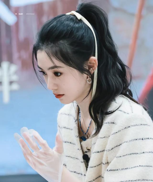 刘浩存:灵动眉眼间,尽显邻家女孩的自然之美