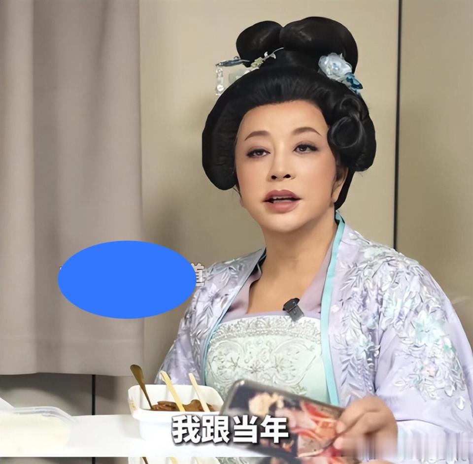 75岁刘晓庆再演少女,和小30岁男演员拍吻戏,剧照曝光很炸裂