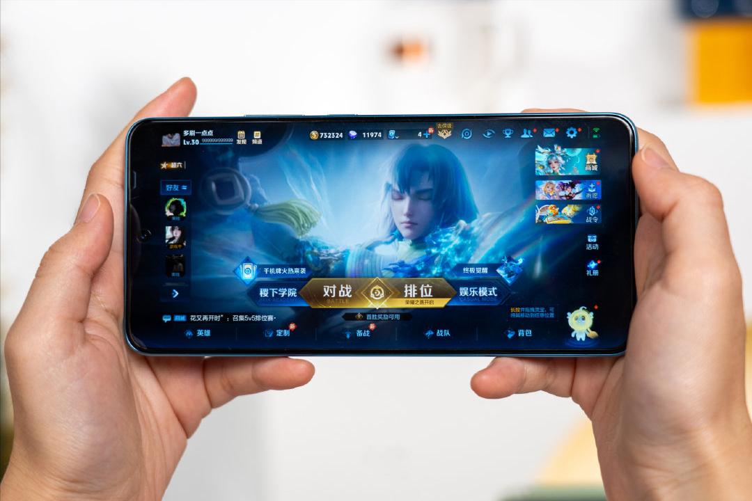 拒绝高价低配?公认“接近完美”的四款旗舰机,价格均已跌至新低