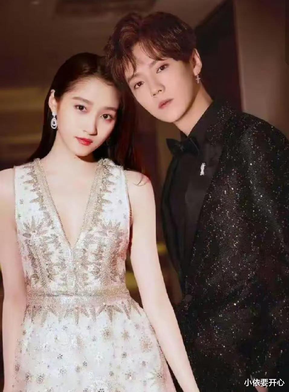 鹿晗关晓彤同款挂件，网友又开始“吃瓜”啦！