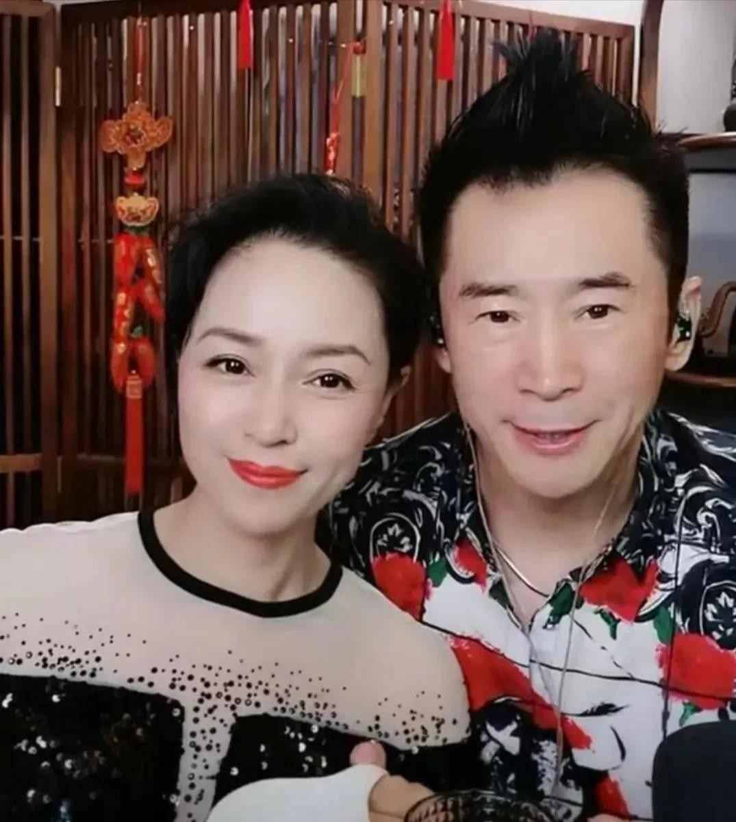 戏里吵成冤家，戏外恩爱22年零绯闻！这对演员太狠了