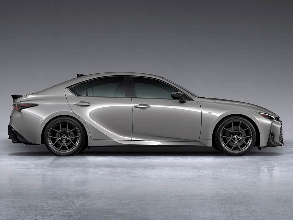 这不凯美瑞前脸吗？新款雷克萨斯IS官图发布，国内或再次无缘引进