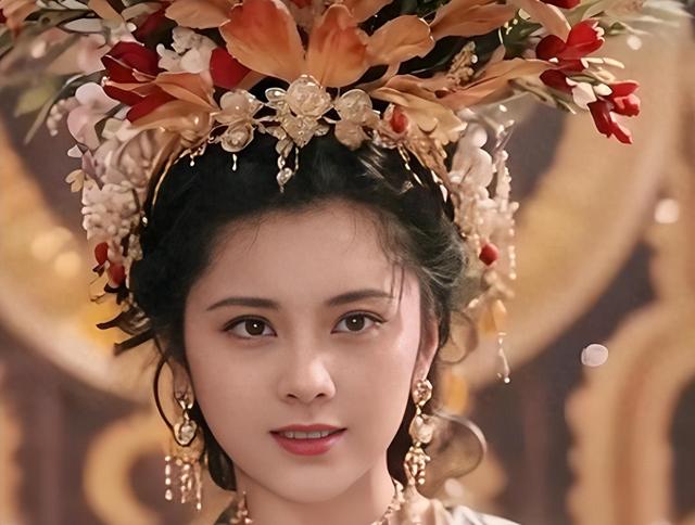 朱琳算不算是顶级大美人？看她和赵丽颖的对比，心里就有答案了