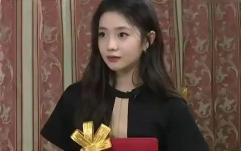 被央视怒批、脑袋空空、丢人现眼,怪不得阅兵没邀请“流量”明星