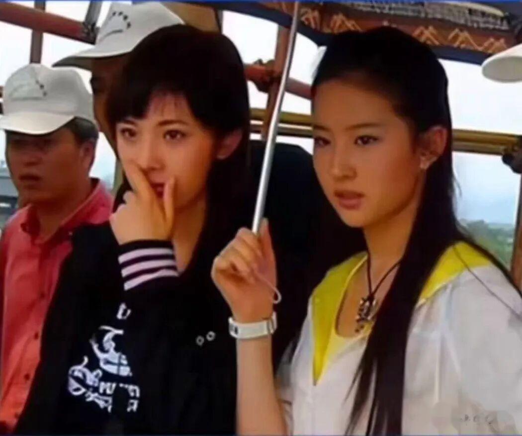 杨幂刘亦菲零互动，红毯总是有故事