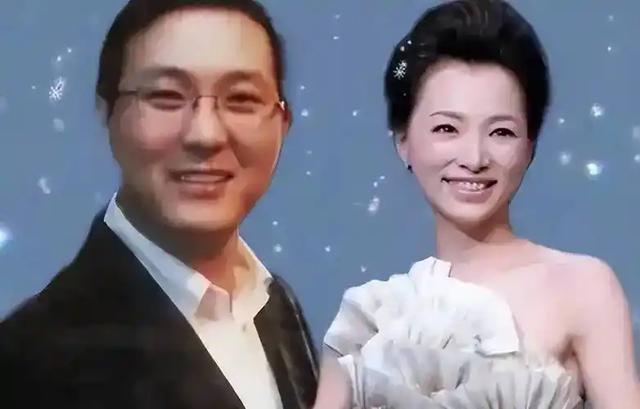 没想到，丈夫密春雷的争议过去仅三年，董卿就以“这种姿态”出现