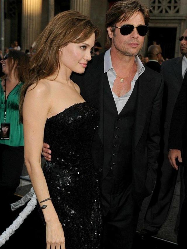 61岁皮特带女友出门营业!相差26岁引热议,网友:还是前任们权威