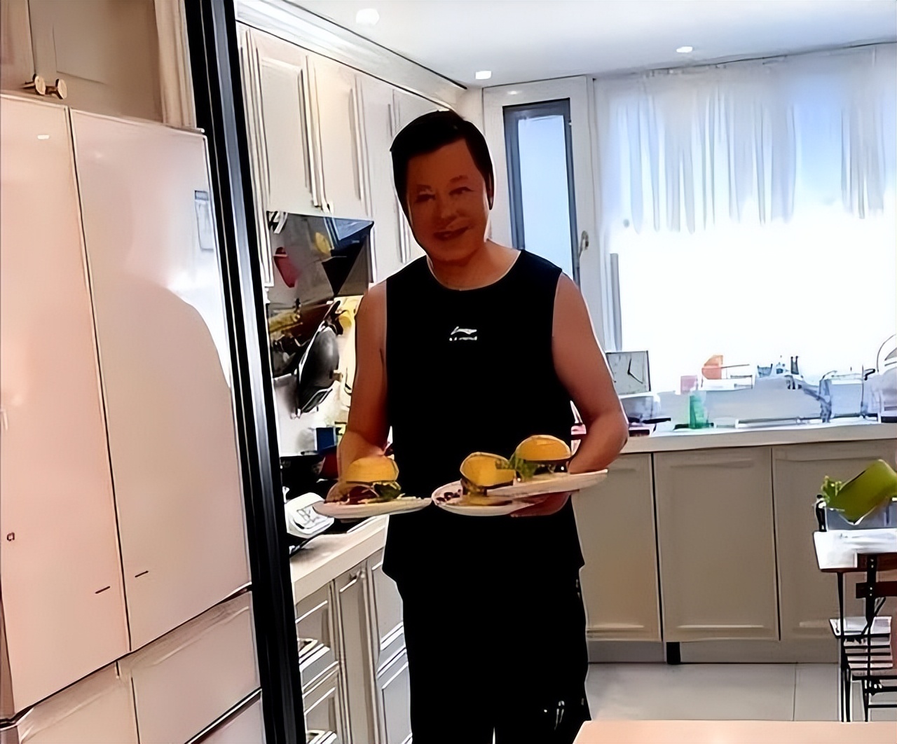 中国赚钱美国花？老戏骨祖孙3代在美奢华享乐过上“人上人”生活