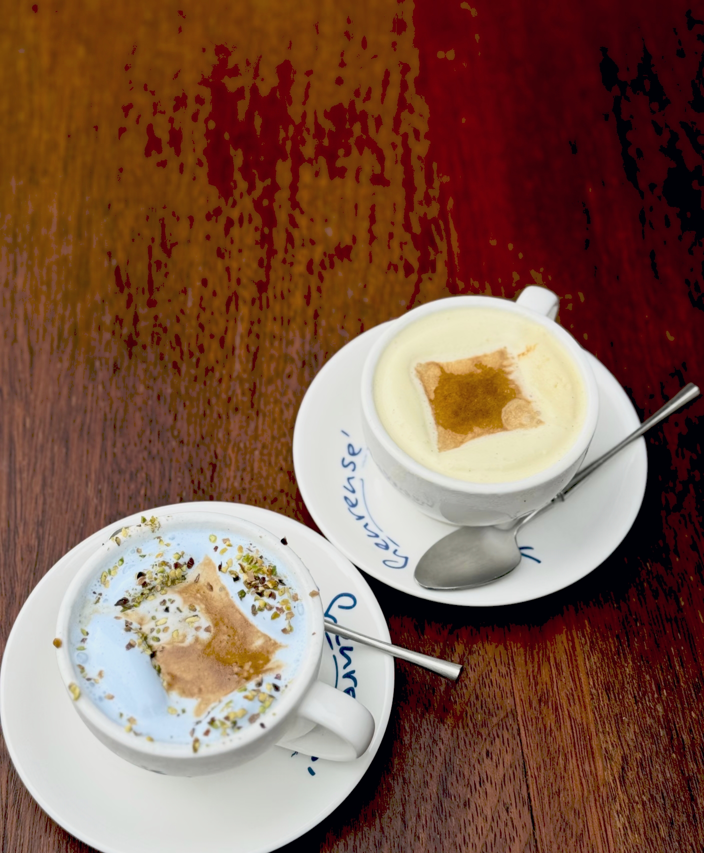 主持人伊一分享最新美照,一身休闲穿搭简约又时尚