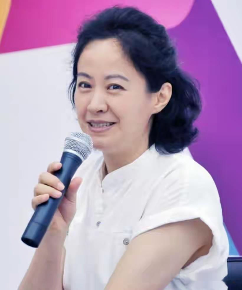 嫁大13岁名导被捧红,丈夫病逝后不愿再演戏,57岁的剧雪现状如何