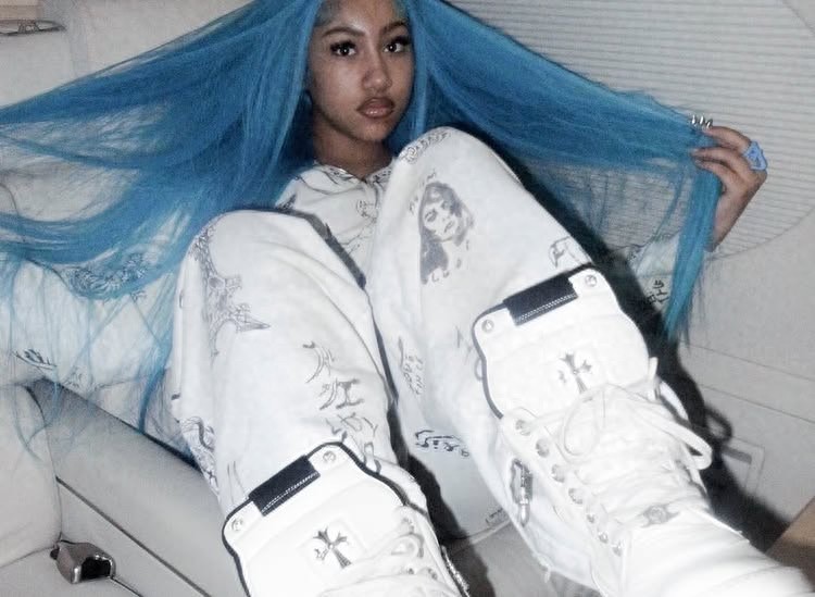 12岁小西北在整自己上越走越远，镶钻牙套上下各种穿孔贴文身？