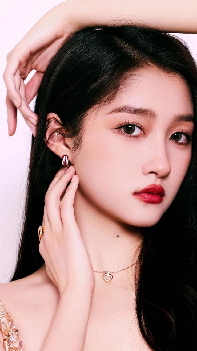 美女系列壁纸第5035期—关晓彤