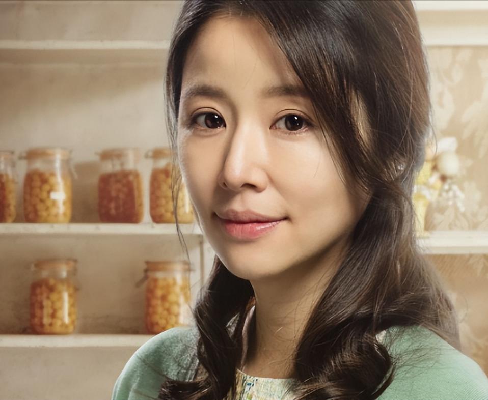 比整容还离谱！49岁林心如近况曝光，皮肤差皱纹多，医美都不管用