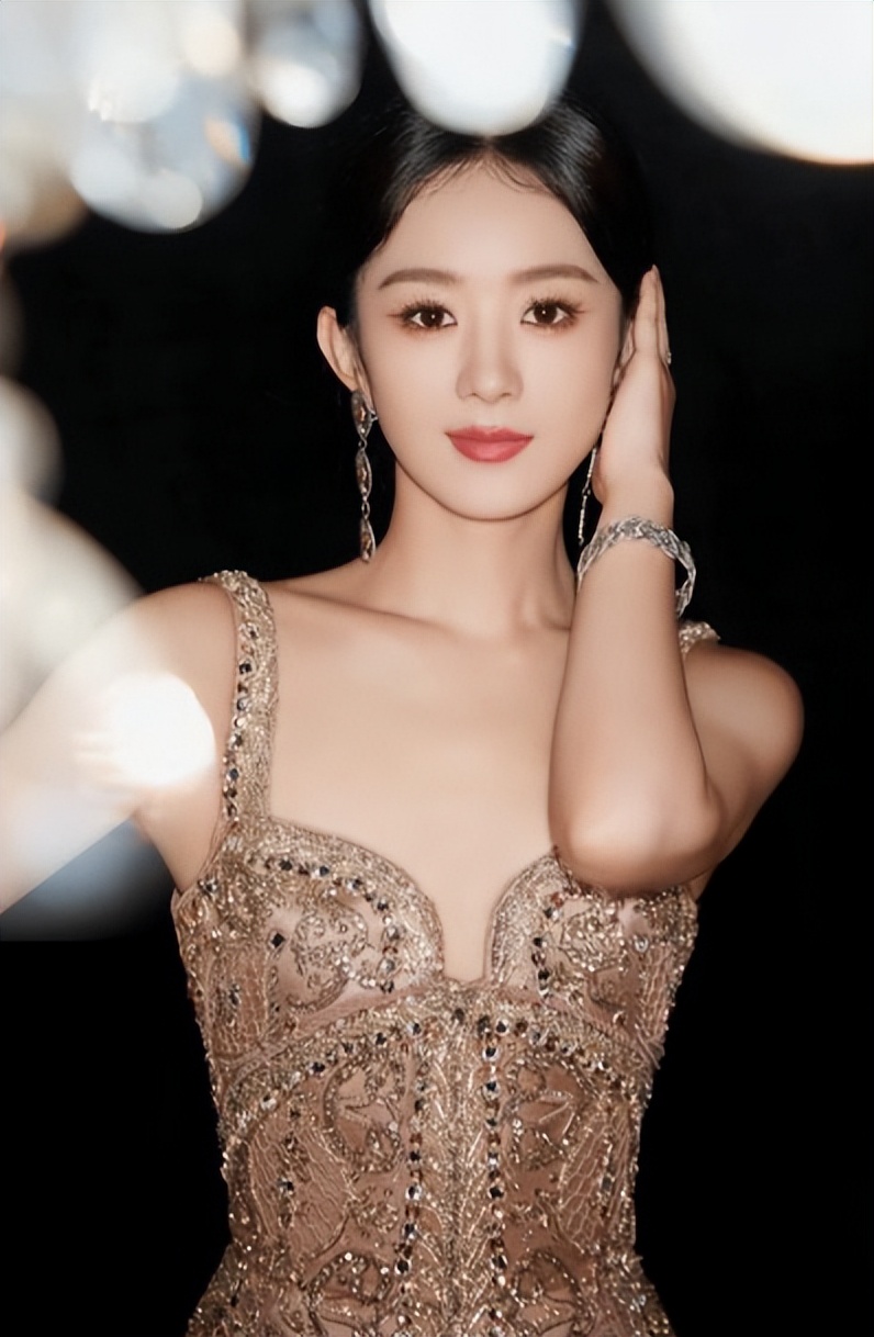 央视专访这次，易烊千玺只字未提赵丽颖，却给赵丽颖提了个醒