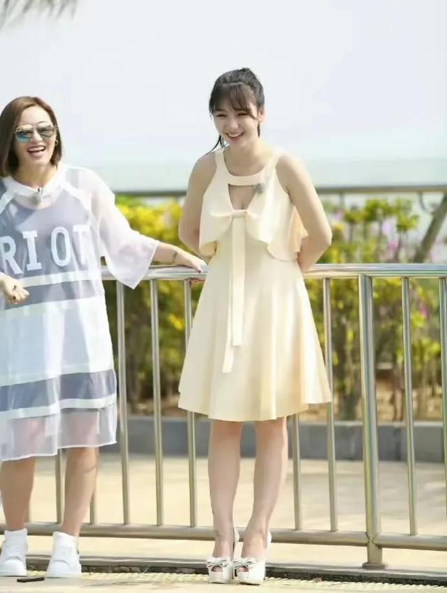 柳岩泳池照曝光:这状态也太好了吧,美到让人疯狂心动