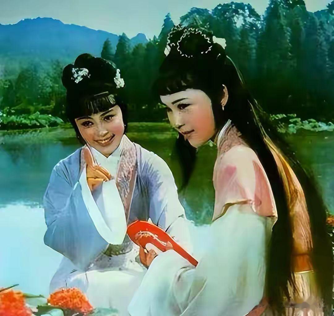 从主持人到演员,她为儿子息影,却在丈夫肝癌去世后,靠演技出圈