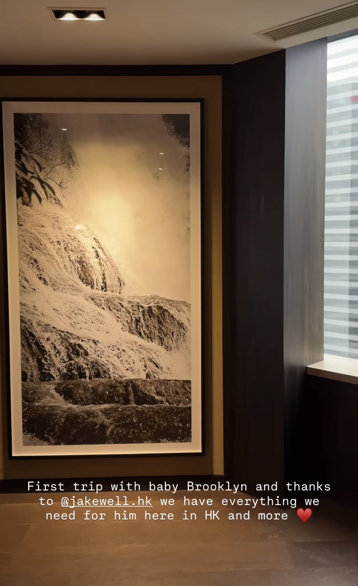 谢婷婷携外籍男友低调回港！半岁儿子首见谢贤，3000万豪宅曝光