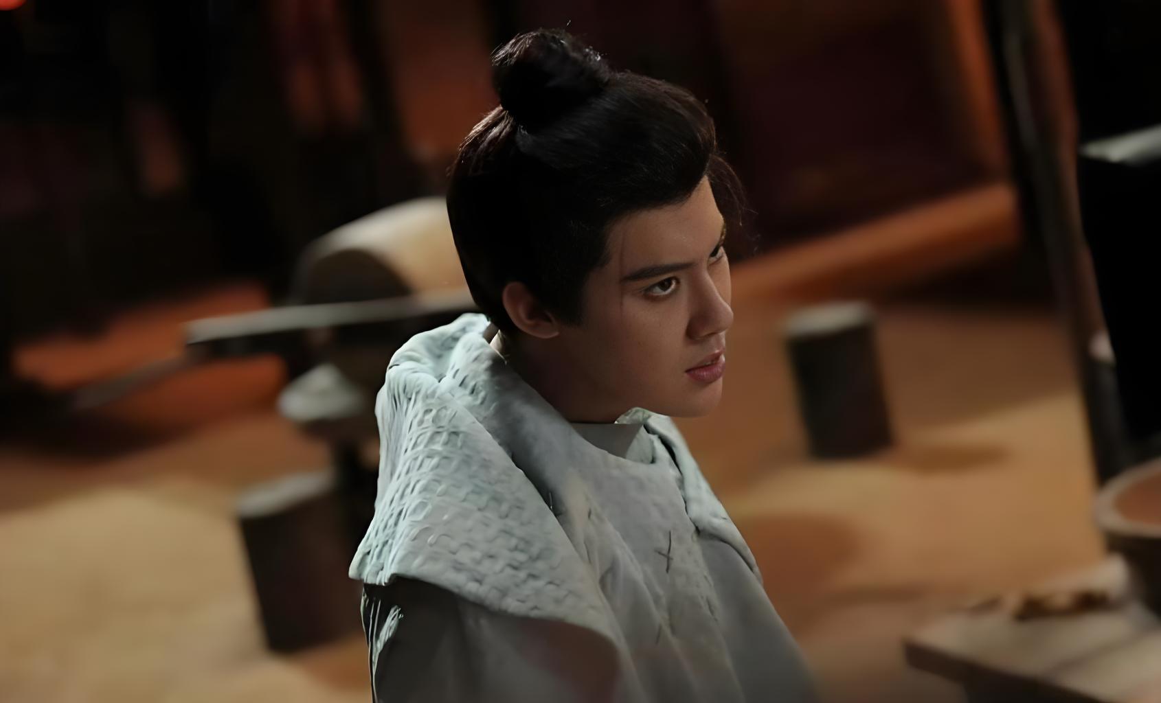 周奇与向涵之疑似恋情曝光，网友质疑周奇是时间管理大师