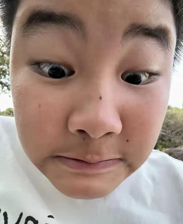 沙溢暴瘦36斤像换了个人!他面黄肌瘦,儿子却胖成‘小沙溢’?