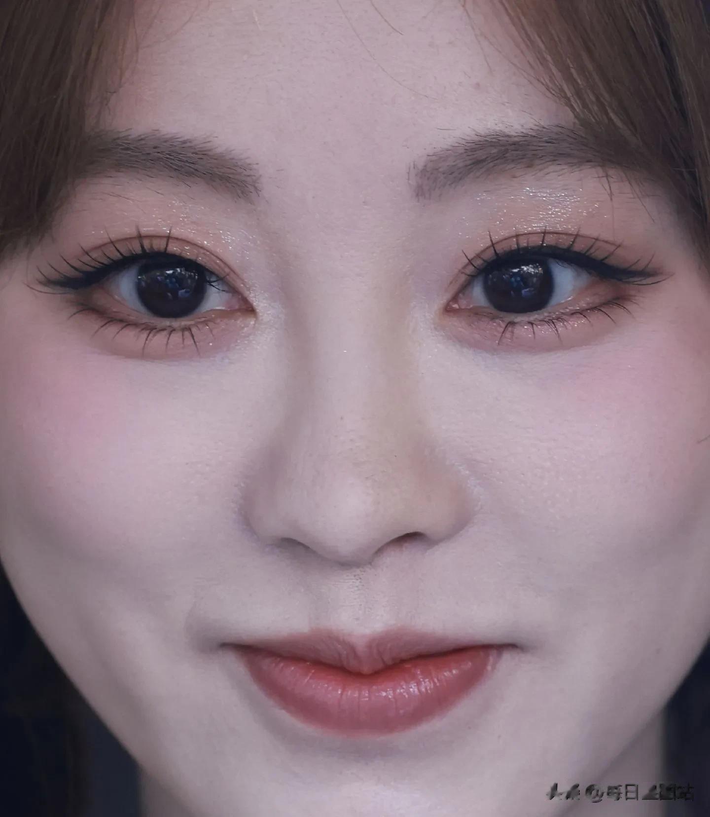 祝绪丹素颜高清面部特写