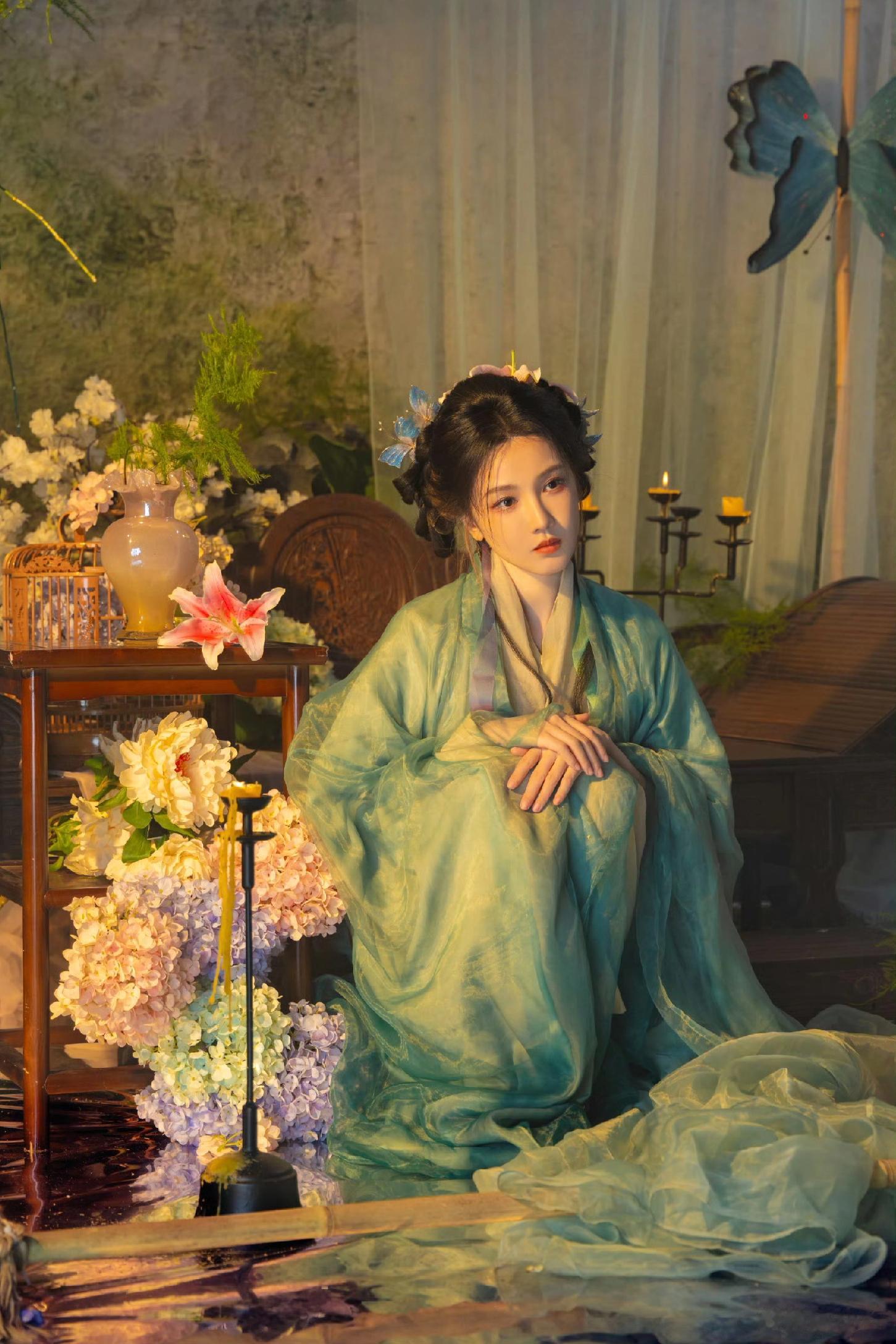 陈小纭不愧是体操出身，一颦一笑自带气质，古风到日常尽显惊艳！