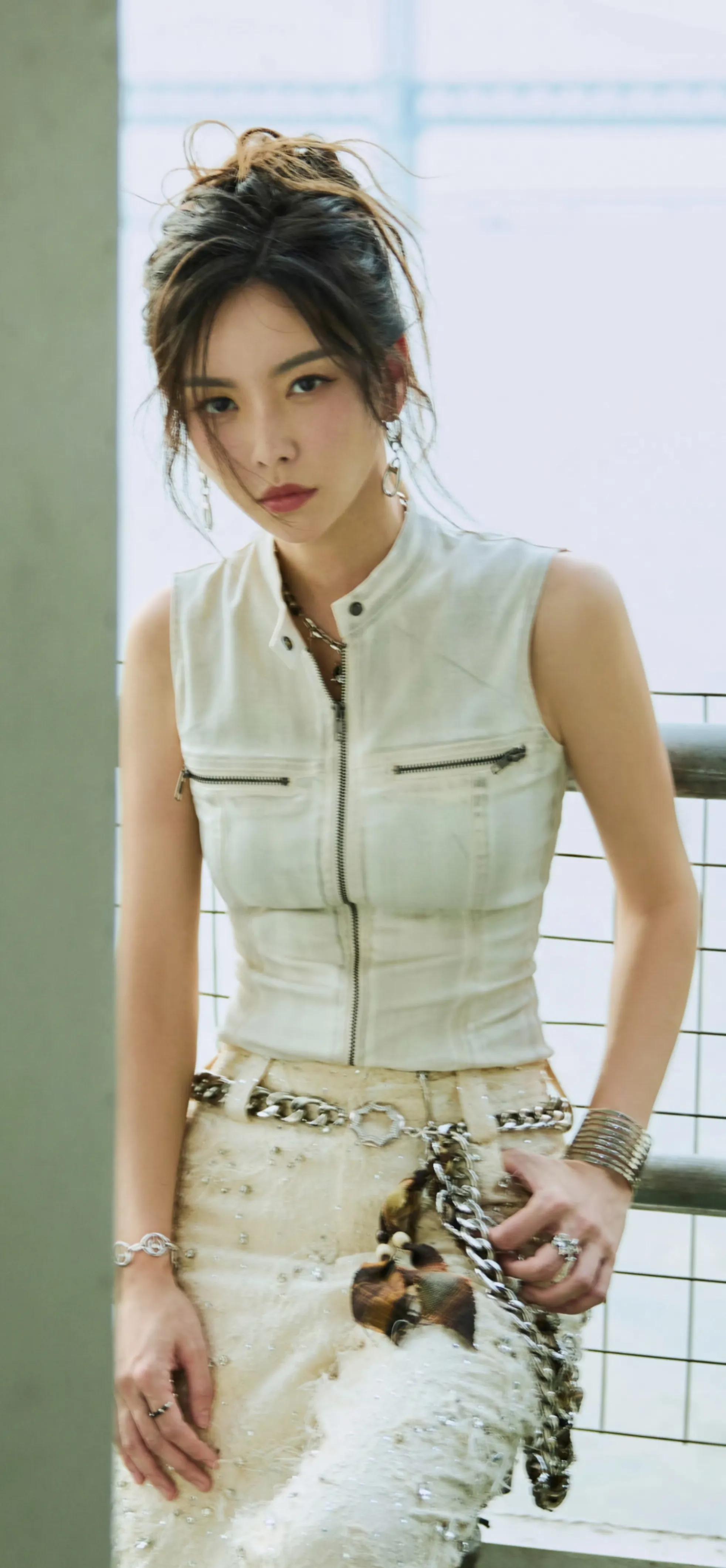 壁纸-拽姐于文文壁纸，于文文高清无水印全面屏手机壁纸