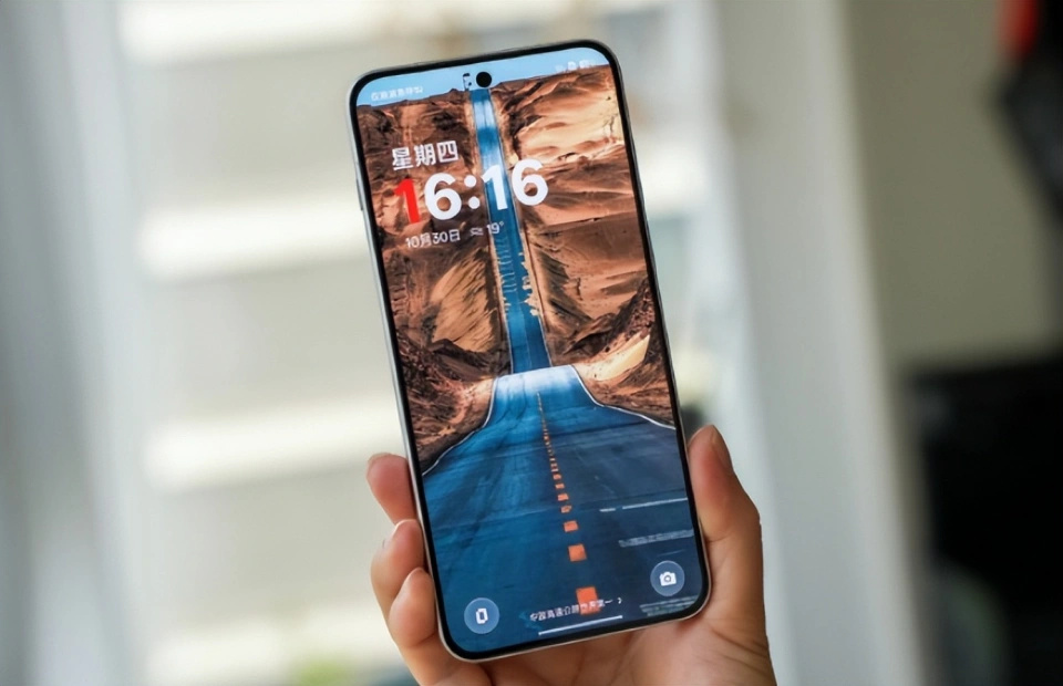 一加“不講武德”，16GB+1TB+7800mAh，頂配旗艦降至“新低價”