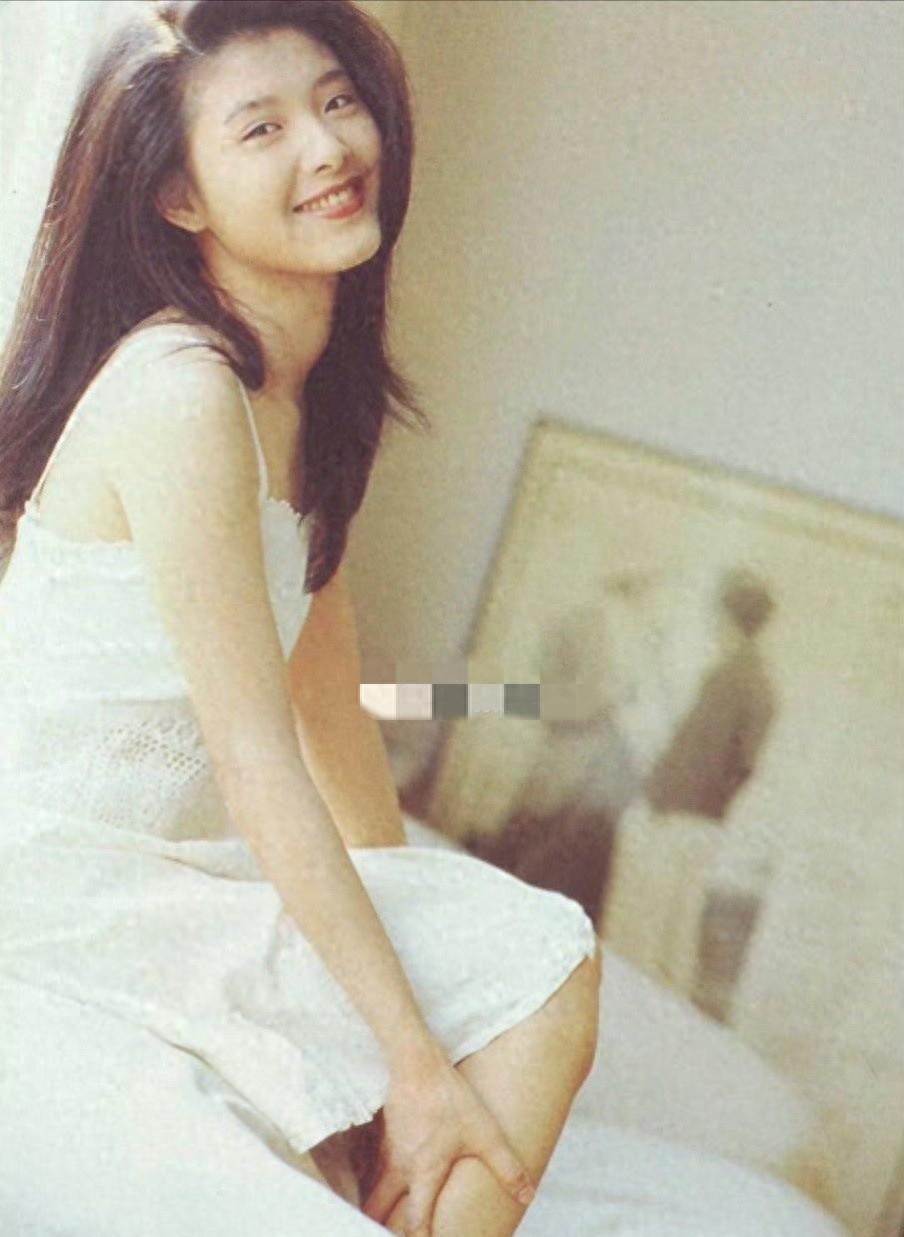 20岁红遍全国，44岁结婚，45岁生娃，如今10岁儿子是她的骄傲